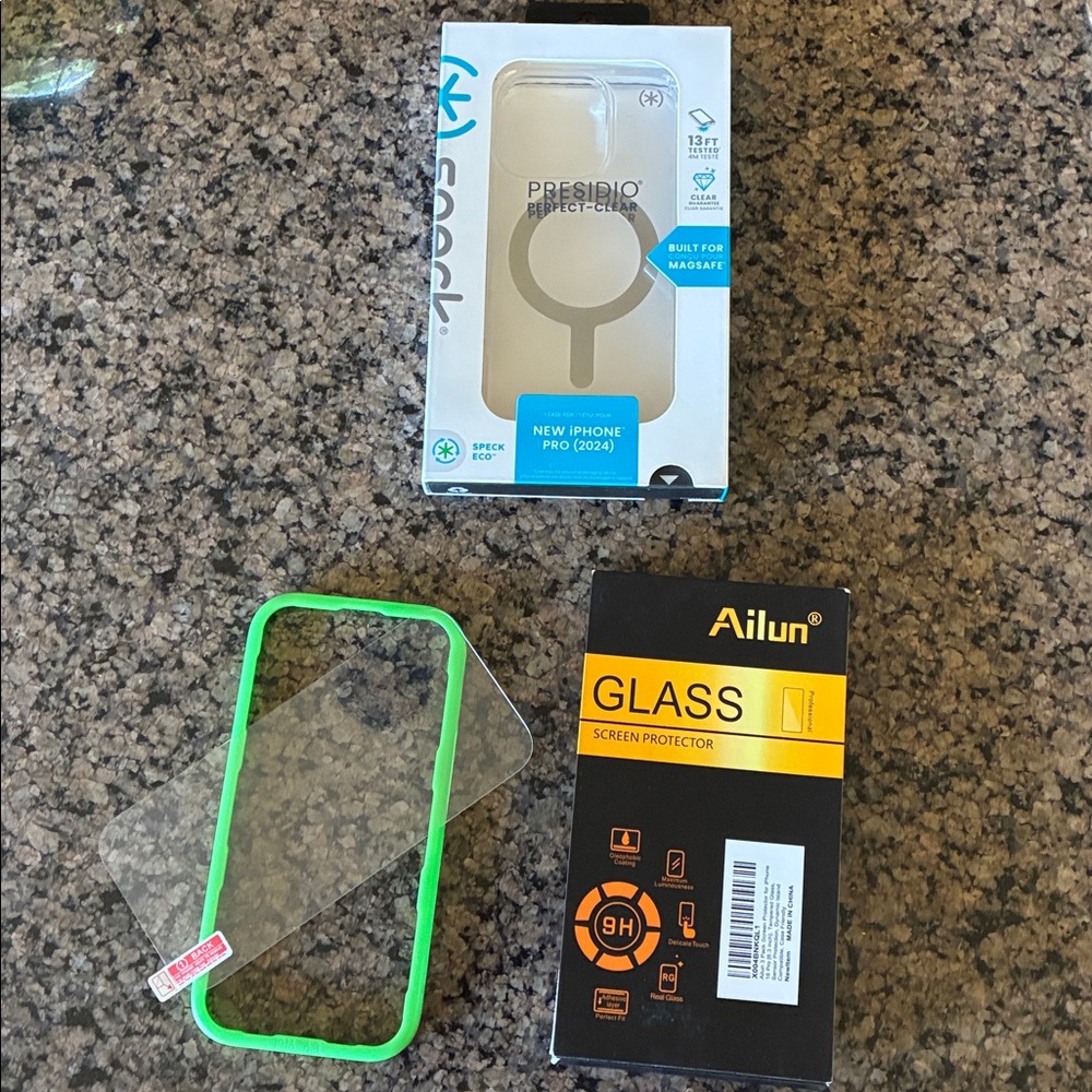 Speck PRESIDIO PERFECT-CLEAR NEW iPHONE 16 PRO (2024) & 1 glass screen protector
